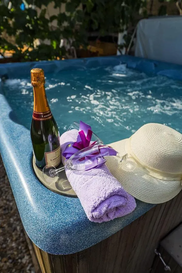 Luton Apartment Zadar Kozino Heating Pool & Jacuzzi 0*,