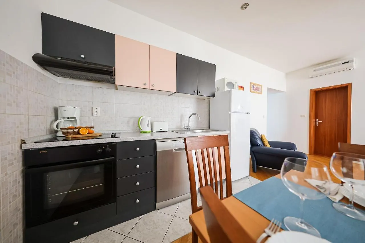 Luton Apartment Zadar Kozino Heating Pool & Jacuzzi 0*,