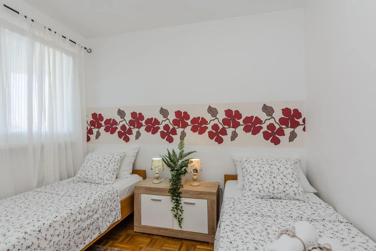 Luton Apartment Zadar Kozino Heating Pool & Jacuzzi Croatia