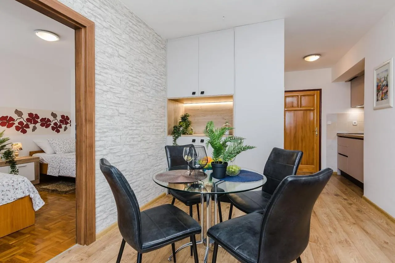 Luton Apartment Zadar Kozino Heating Pool & Jacuzzi 0*,  Croatia