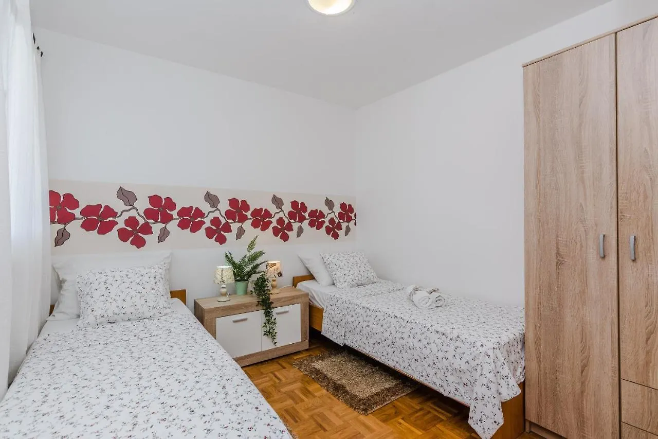 Luton Apartment Zadar Kozino Heating Pool & Jacuzzi 0*,  Croatia