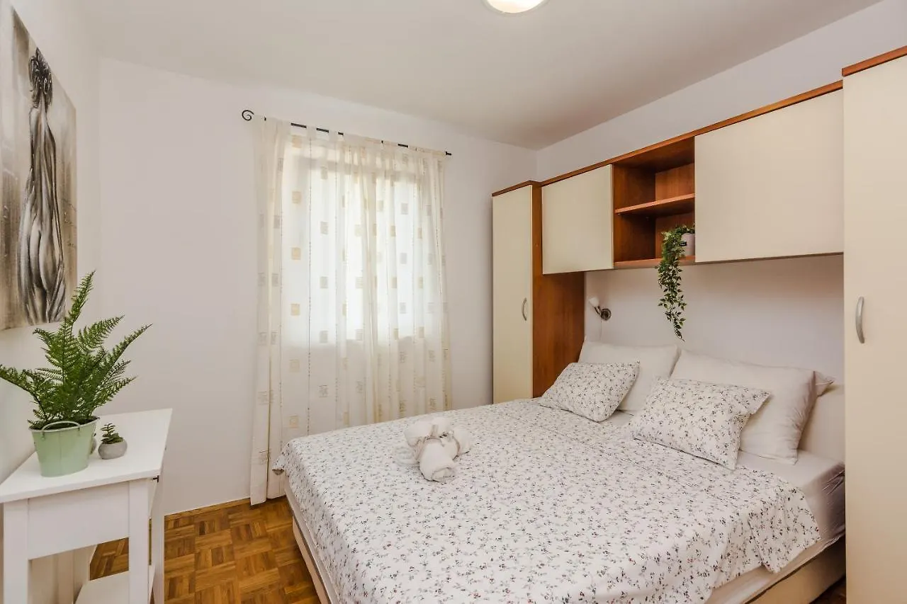 Luton Apartment Zadar Kozino Heating Pool & Jacuzzi